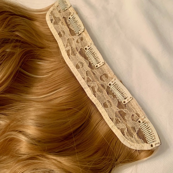 New Hair Extensions (4) 20" -3/4 And (1) 12” 3/4 Curly Wave - Picture 11 of 11